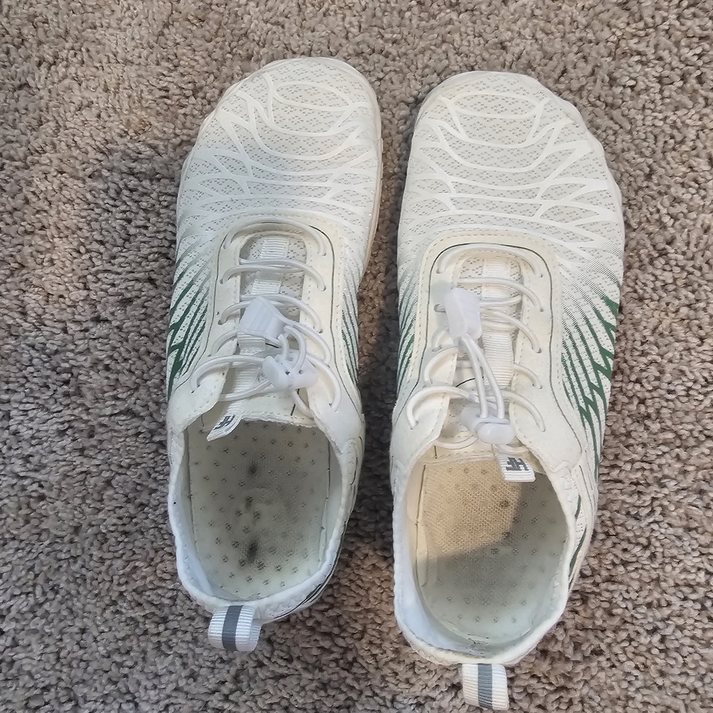 White and Green Low-Top Sneakers with Textured Design